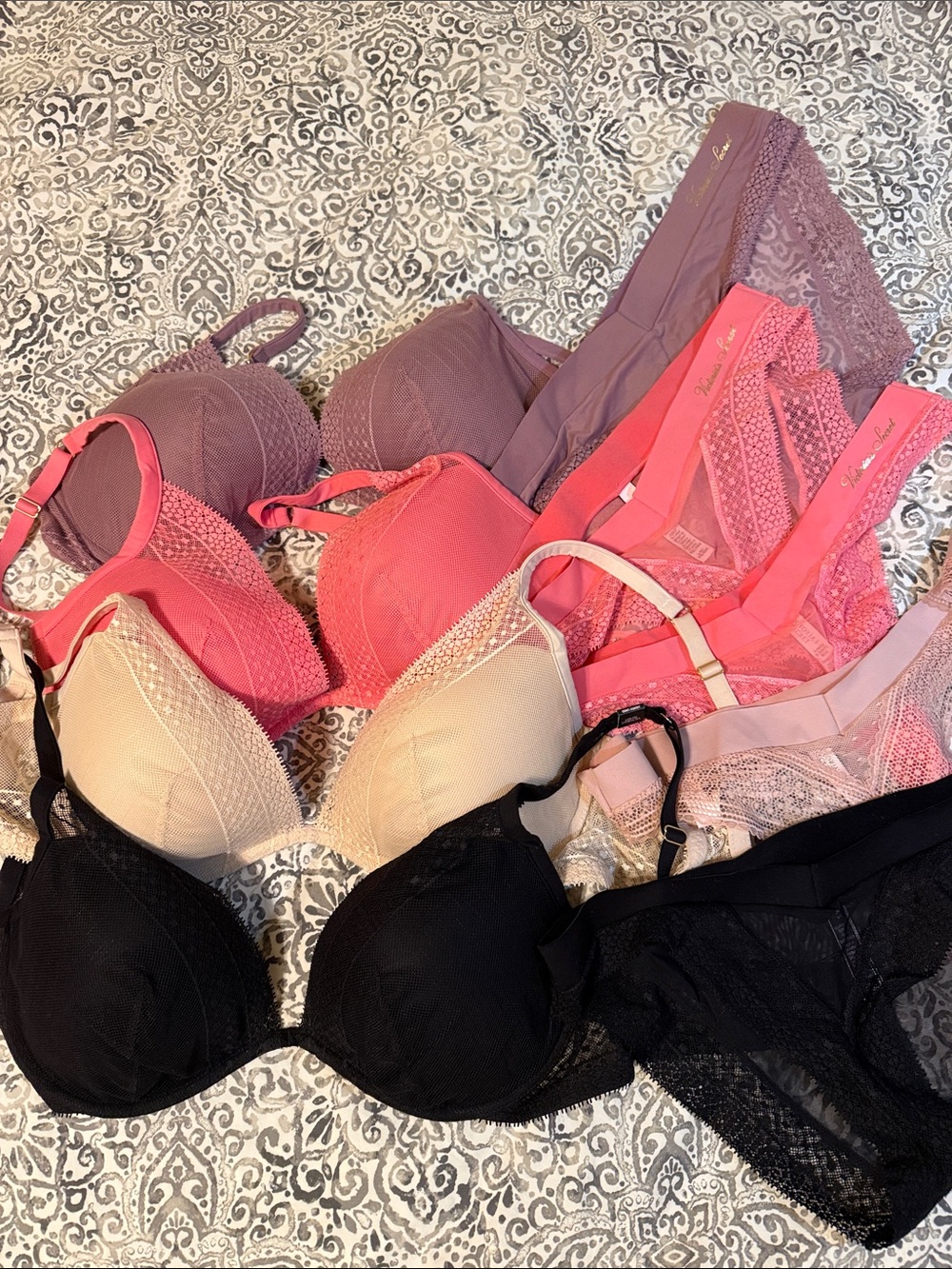 Victoria’s Secret sexy bra and bottoms 36DD/L